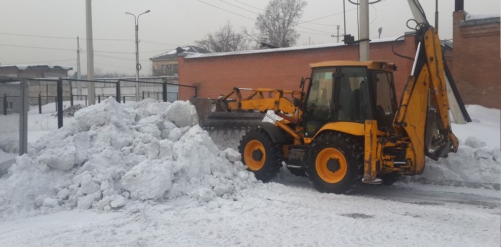 Экскаватор погрузчик для уборки снега и погрузки в самосвалы для вывоза в Новопавловске