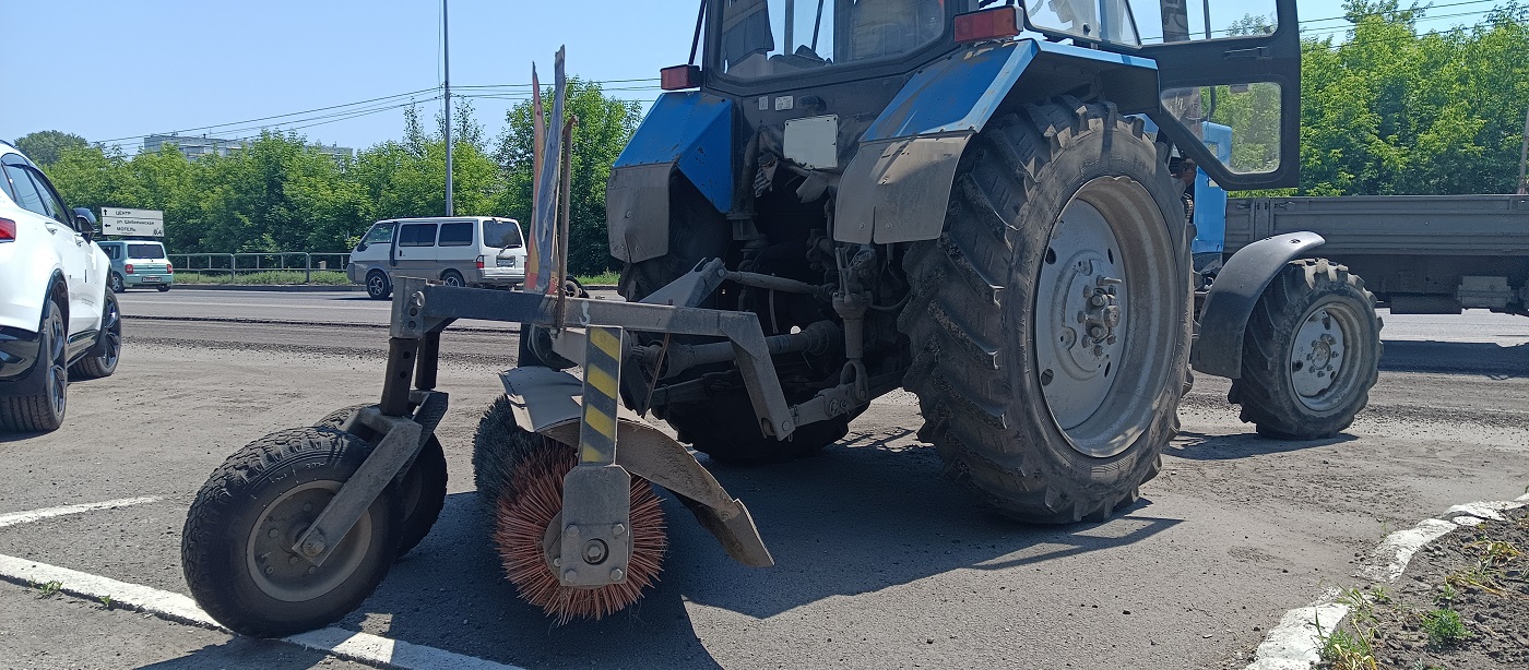 Услуги трактора с щеткой МТЗ в Ставропольском крае