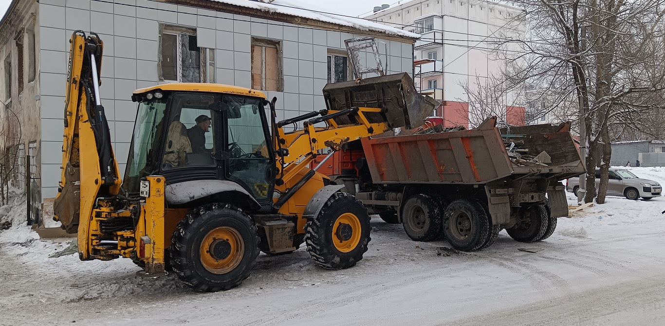 Уборка и вывоз строительного мусора, ТБО с помощью экскаватора и самосвала в Михайловске 